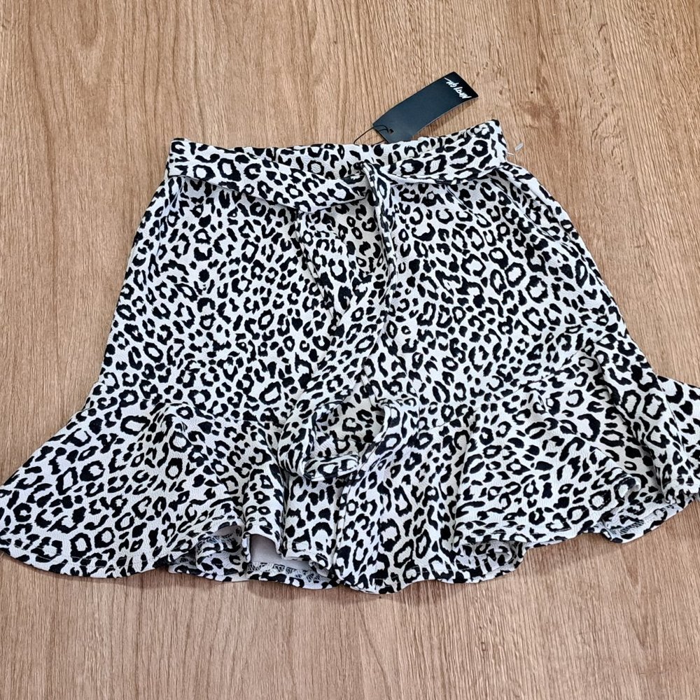 Nasty Gal Ruffle Hem Leopard Mini Skirt Size 10 NWT - Picture 4 of 10